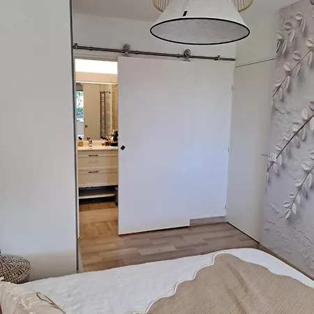 Henri Camille Real Estate -beautiful One Bedroom Swimming Pool And Parking Κάννες